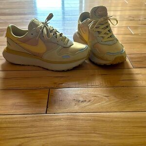 🔥 Nike Phoenix Waffle Custom Yellow Sneakers – Women’s Size 6 🔥